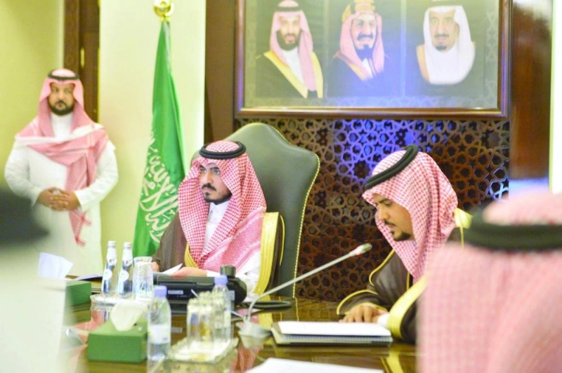 بدر بن سلطان خلال الاجتماع (مكة)
