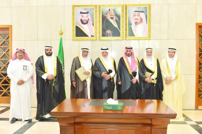 الفيصل خلال مراسم توقيع المذكرة (مكة)