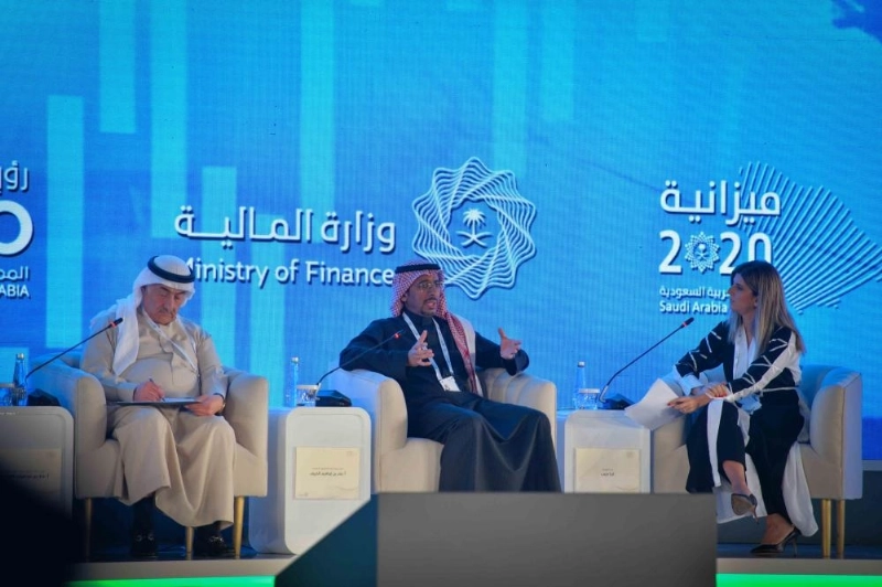 وزير الصناعة متحدثا في الملتقى (مكة)