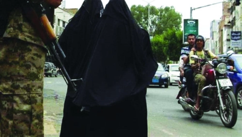 السلاح الحوثي يهدد النساء في اليمن (مكة)