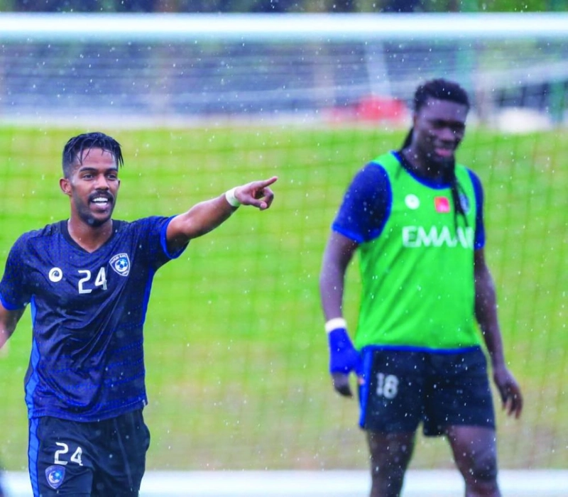 العابد وقوميز في تدريبات أمس