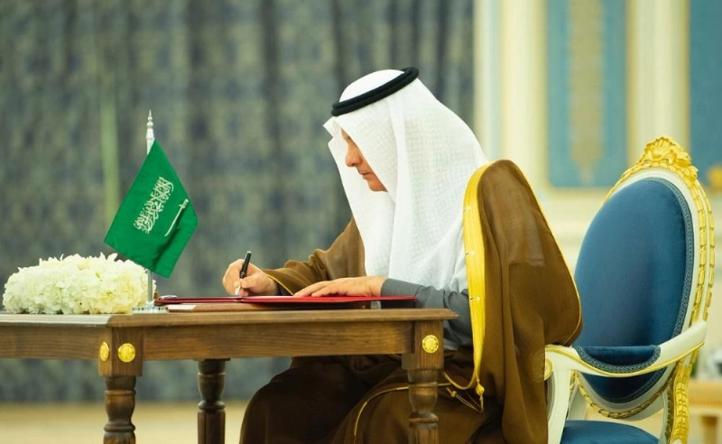 خادم الحرمين ورئيس جمهورية قرغيزستان يشهدان توقيع 6 اتفاقيات ومذكرات تفاهم (واس)