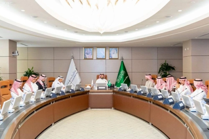 السواحة مترئسا الاجتماع (الاتصالات)