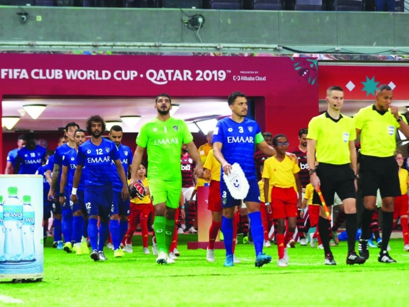 الهلال لدى دخوله الملعب لمواجهة فلامنجو بكأس العالم للأندية (إعلامي الهلال)