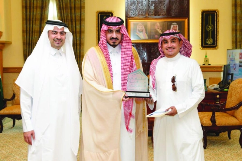 بدر بن سلطان خلال تكريم الشاعرين (مكة)