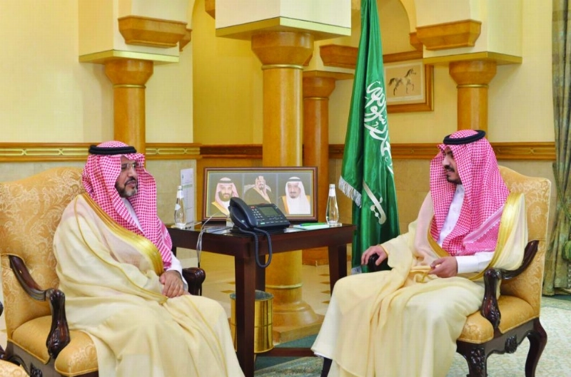 بدر بن سلطان لدى استقباله إسماعيل البشري (مكة)