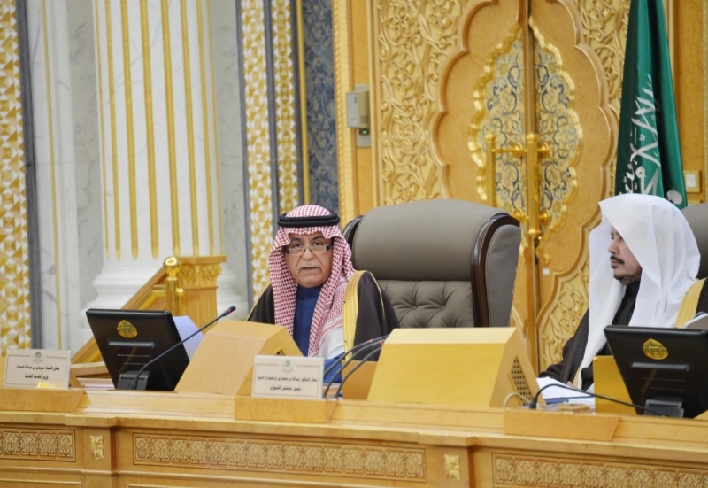 سليمان الحمدان خلال جلسة الشورى أمس (مكة)