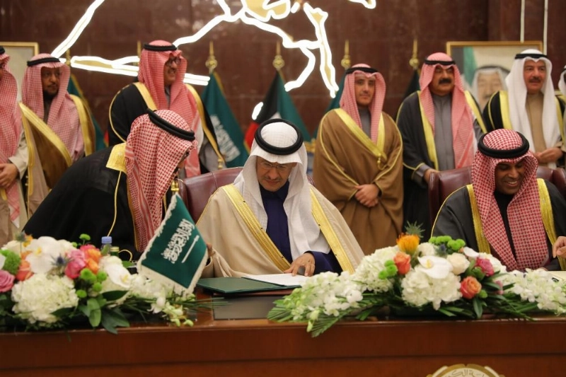 الوزيران يوقعان الاتفاقية