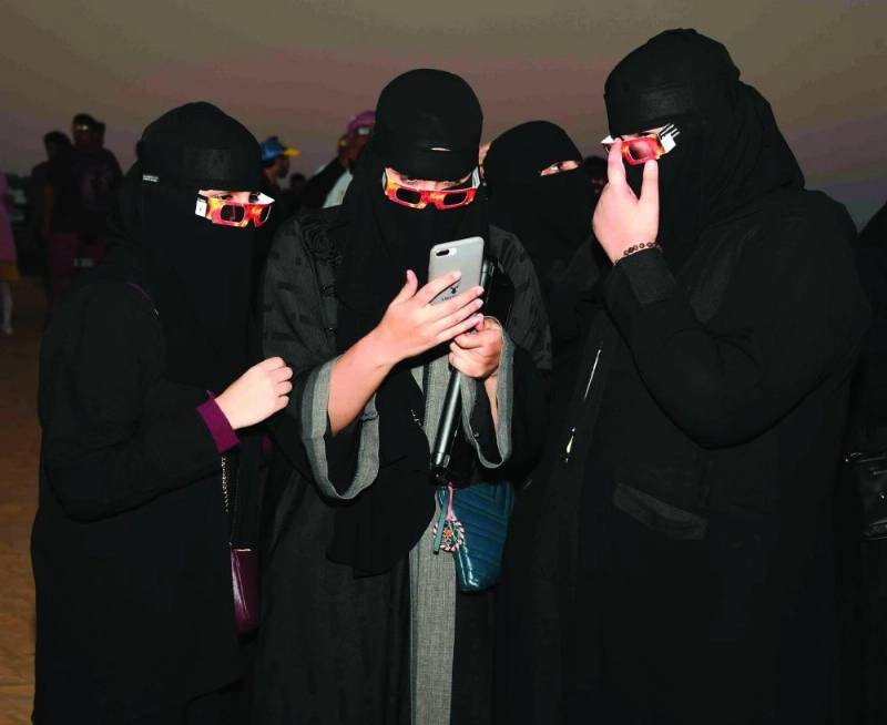 توثيق لحظة الكسوف (مكة)