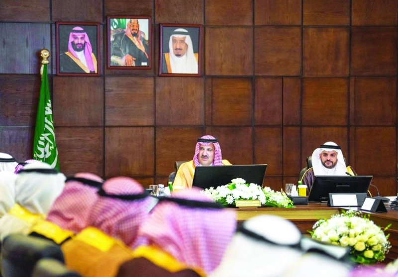 فيصل بن سلمان لدى ترؤسه الاجتماع (مكة)