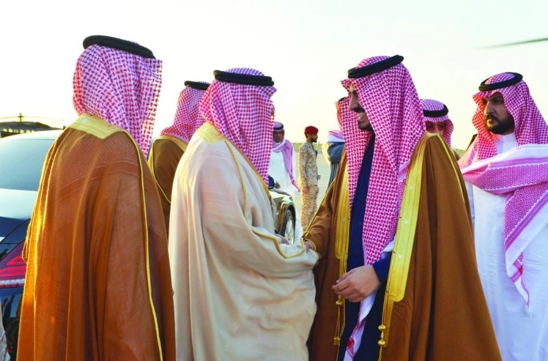 بدر بن سلطان خلال وصوله أمس للطائف (مكة)