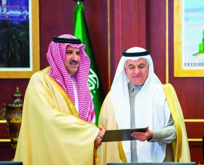 فيصل بن سلمان خلال التدشين (مكة)