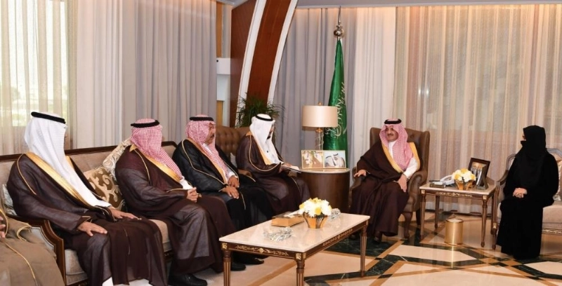 سعود بن نايف خلال تكريمه داعمي المبادرة (مكة)