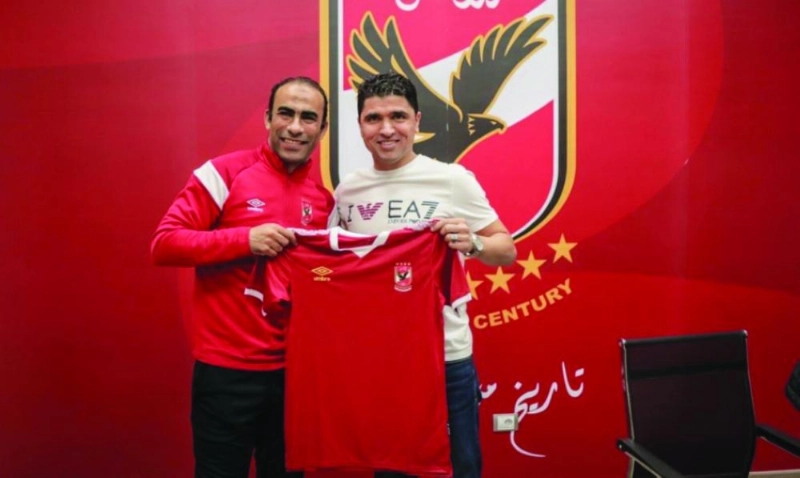 التايب مع مدير الكرة بالأهلي المصري (مكة)