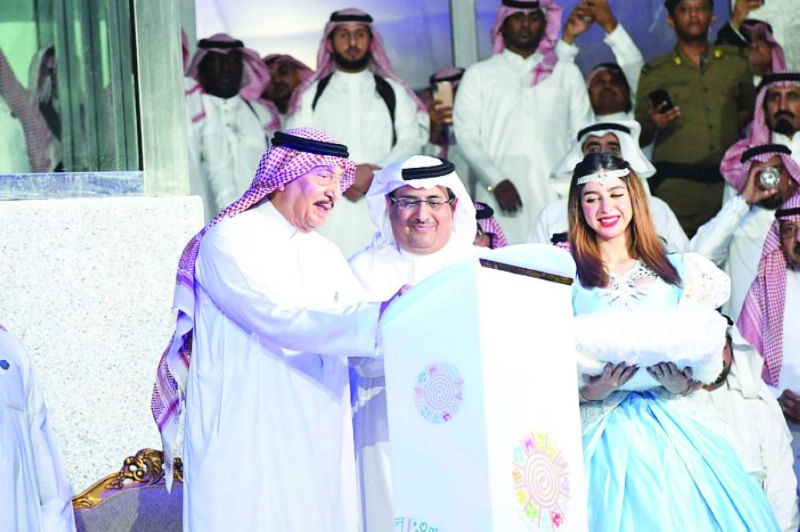 محمد بن ناصر خلال تدشين المهرجان (مكة)