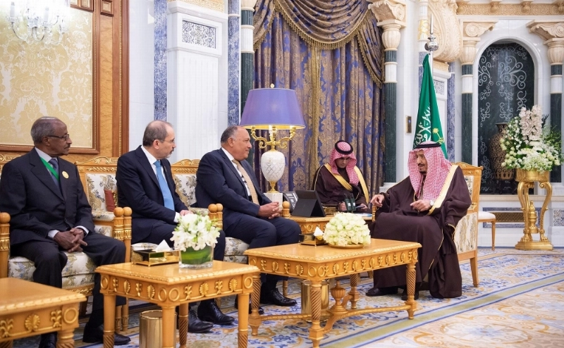 الملك سلمان لدى استقباله وزراء خارجية الدول العربية والأفريقية المطلة على البحر الأحمر وخليج عدن (واس)