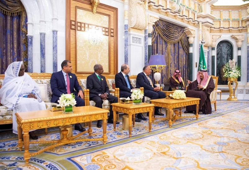 خادم الحرمين خلال استقباله وزراء الخارجية (واس)