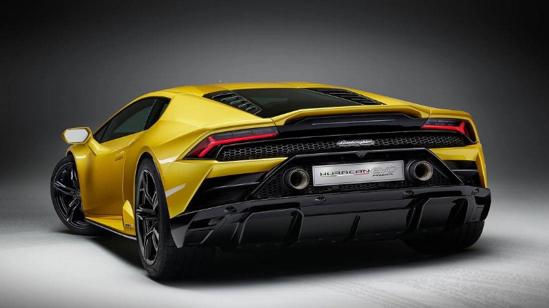 موديل دفع خلفي من لامبورجيني Huracan EVO ( د ب أ )
