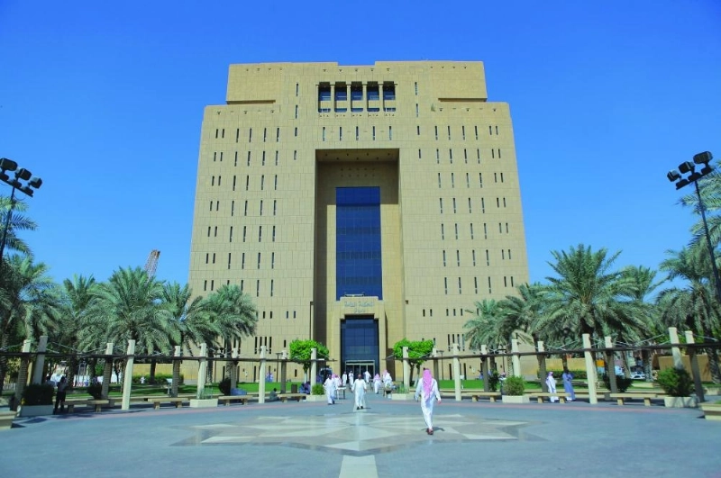 مراجعون بإحدى المحاكم (مكة)
