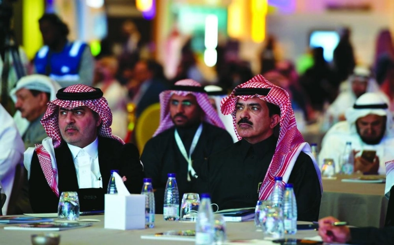 من الجلسات (الرياض الاقتصادي)