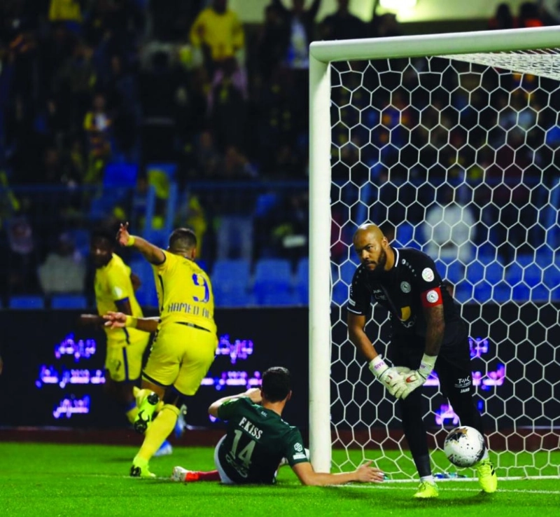 حمدالله عقب تسجيله الهدف أمس