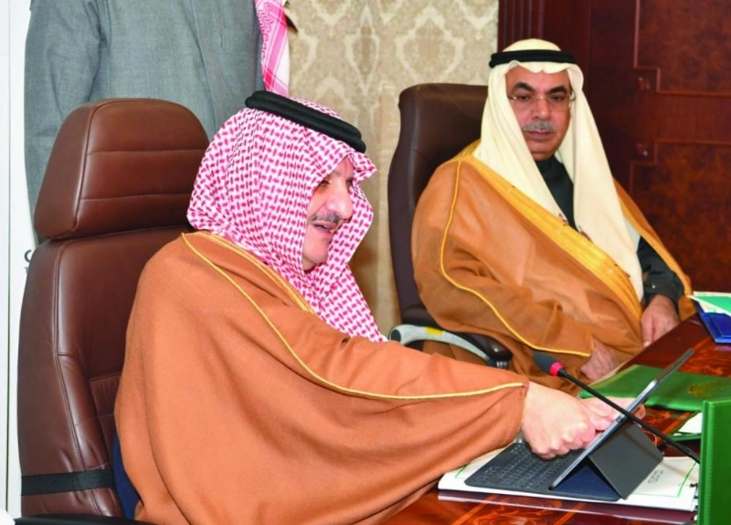 سعود بن نايف مدشنا مشاريع الطرق (مكة)