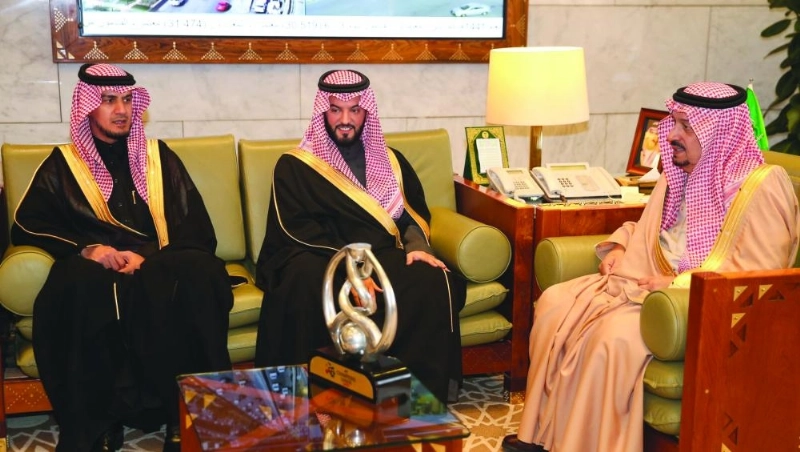 فيصل بن بندر يحتفي بإدارة الهلال