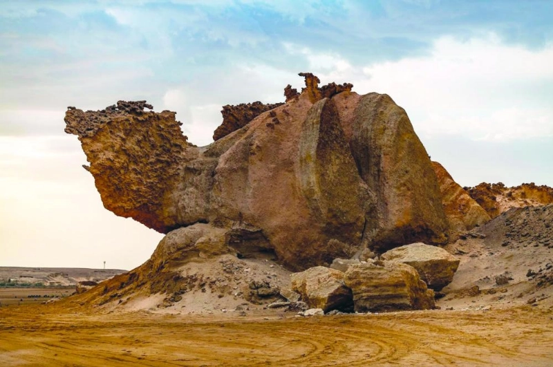 صخرة الجمل في الوجه (واس)
