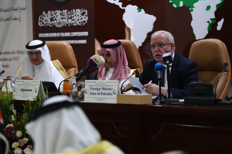وزير الخارجية السعودي والأمين العام للمنظمة في الاجتماع (مكة)