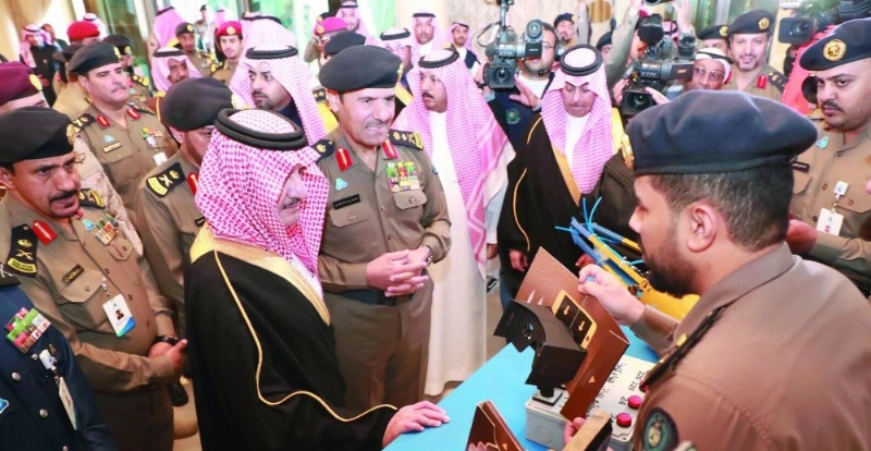 سعود بن نايف خلال التدشين أمس (مكة)