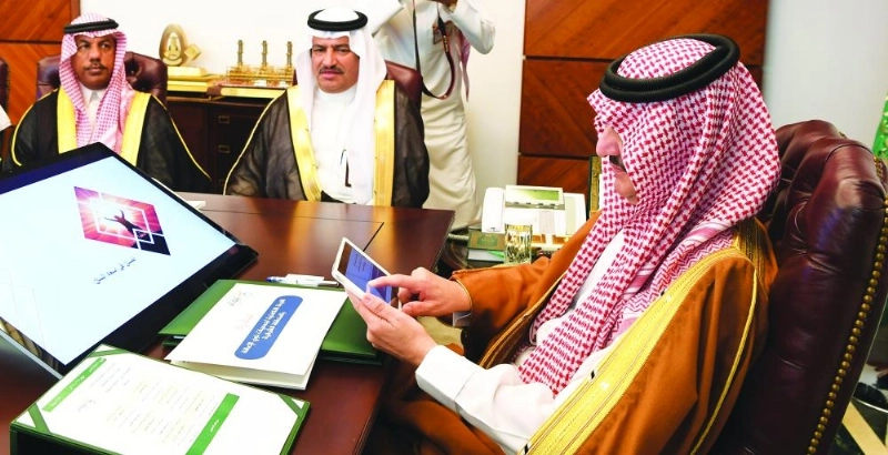 سعود بن نايف خلال تدشين المبادرة (مكة)