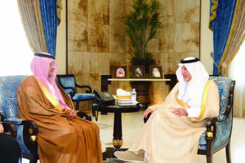 خالد الفيصل لدى استقباله عبدالهادي المنصوري (مكة)