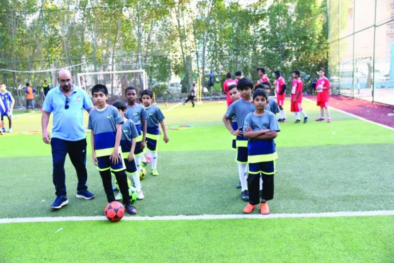 طلاب خلال مسابقة أندية الحي (مكة)