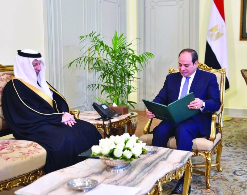 عبدالفتاح السيسي خلال استقباله أحمد قطان (واس)