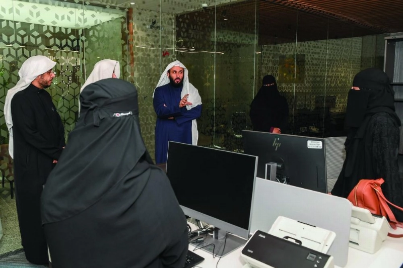 الصمعاني متفقدا صالة الاستقبال المركزية بمحكمة التنفيذ (مكة)