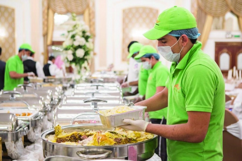 من عملية جمع فائض الطعام (مكة)