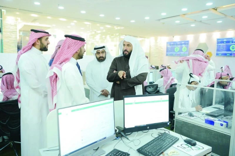 وليد الصمعاني خلال تدشين مركز التواصل (مكة)
