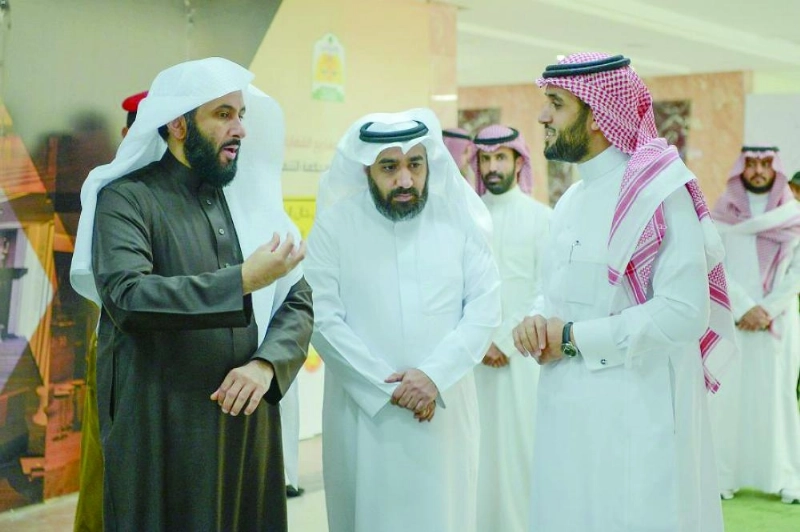 الصمعاني خلال جولته في المركز (مكة)