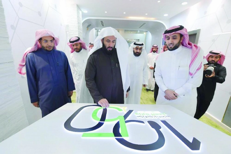 وليد الصمعاني خلال تدشين مركز التواصل
