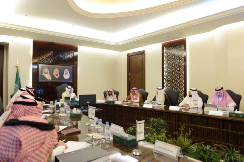 الفيصل يناقش الخدمات المقدمة في المسجد الحرام ومساجد العاصمة المقدسة