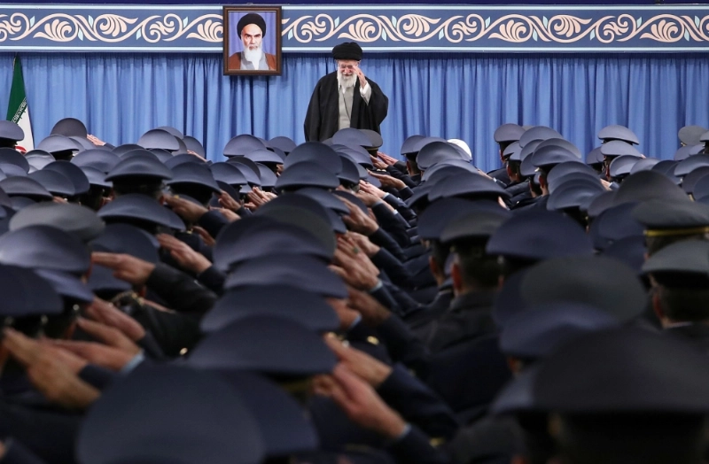 خامنئي يقود بلاده نحو الهاوية (د ب أ)