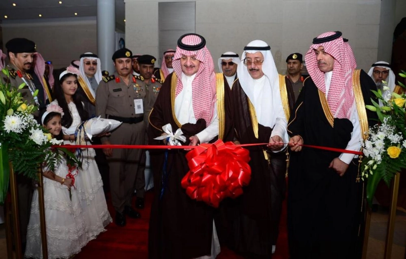 سعود بن نايف مفتتحا الملتقى والمعرض المصاحب (مكة)