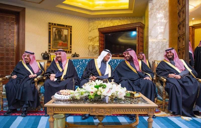 خادم الحرمين الشريفين يعقد جلسة مباحثات رسمية مع رئيس مجلس الوزراء بدولة الكويت (واس)