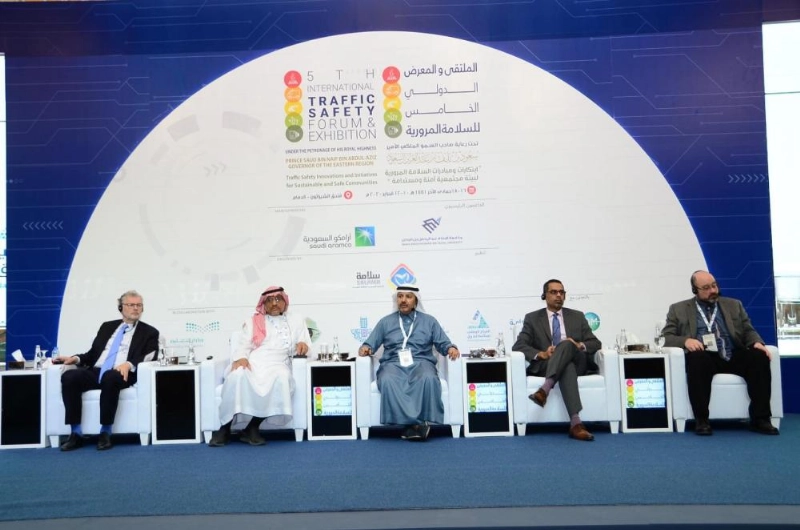 إحدى جلسات الملتقى أمس (مكة)