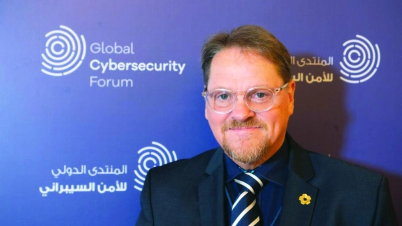 مايكل لوغينوف