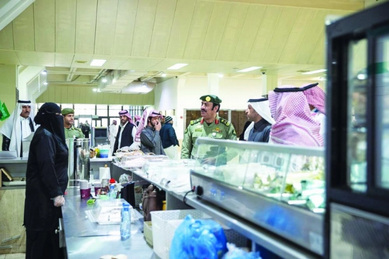 أسر منتجة في مقر جوازات الرياض (مكة)