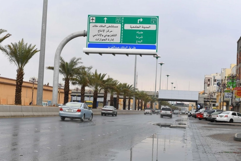 من الأمطار على منطقة تبوك أمس (مكة)