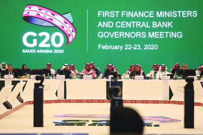 الجدعان والخليفي خلال اجتماع وزراء المالية ومحافظي البنوك (مكة)