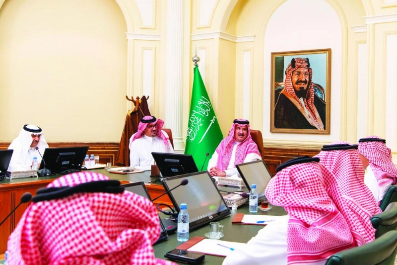 أمير المدينة متحدثا في اللقاء (واس)