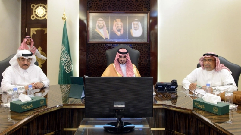بدر بن سلطان خلال ترؤسه الاجتماع (مكة)
